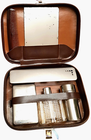 Photo de l'objet. Afficher la page des détails de l'annonce. Annonce Trousse de toilette coffret en cuir marron surpiqué et 6 accessoires vintage TBE