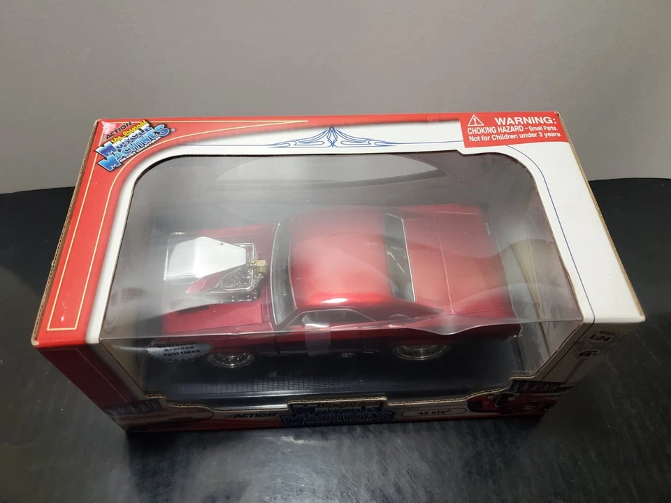 Muscle Machines 1966 '66 Pontiac GTO 1:24 Scale Diecast Car 71125 - Image 4 of 4