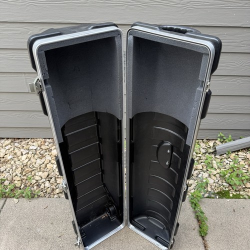 SKB Case Standard Hard Plastic Storage Wheeled Golf Bag Travel Case No Keys EUC - Picture 4 of 9