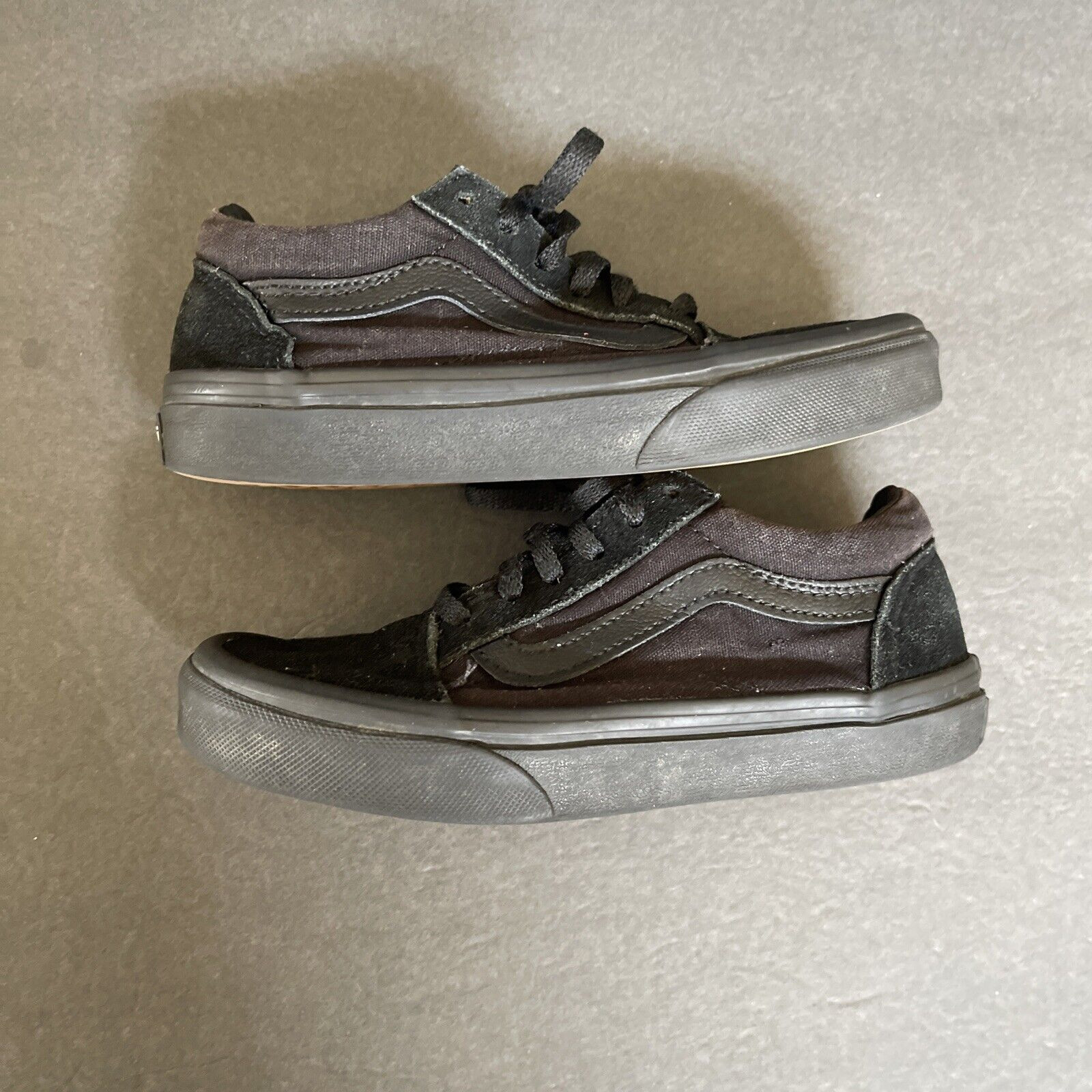 VANS Old Skool Kids  Triple Black suede/canvas Skate Shoes Size 13.5