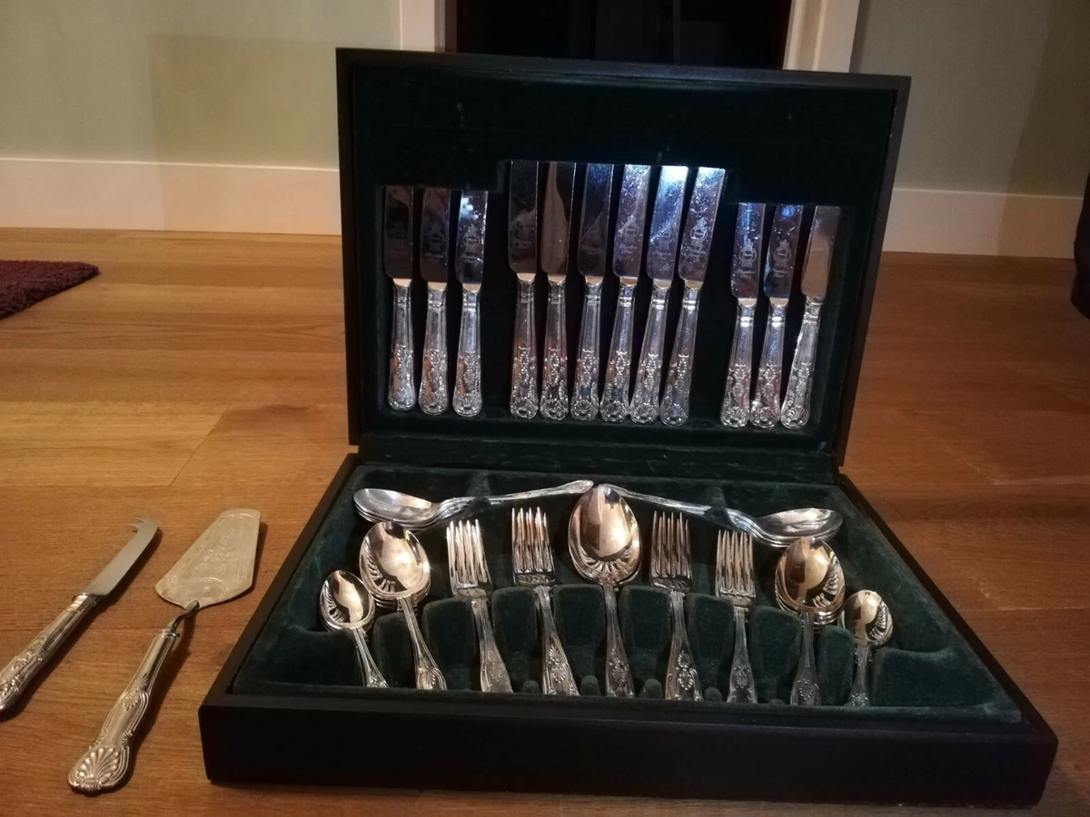 Silver shop cutlery set