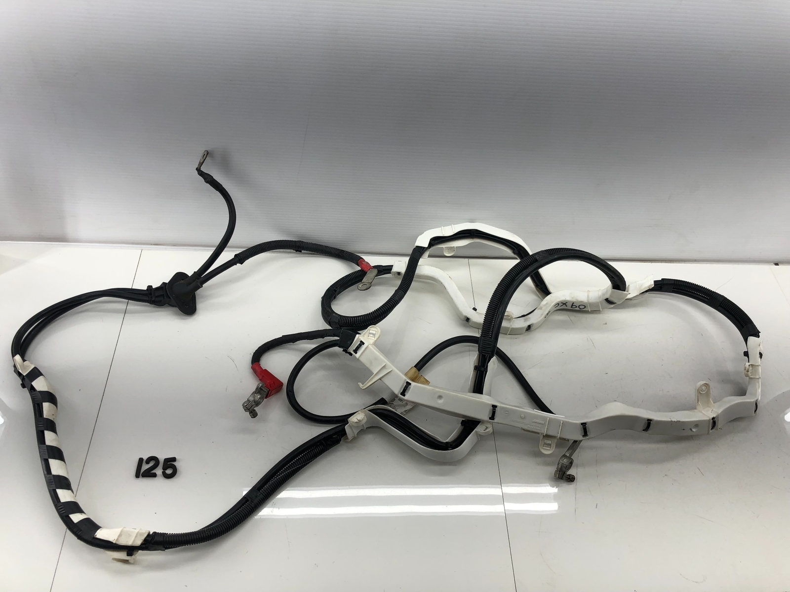 0314 VOLVO XC90 SUV 3.2L AWD MAIN FRONT BATTERY CABLE DUCT LEAD WIRING