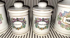 LOT OF 2 SET VTG PORCELAIN APOTHECARY VANITY BAND AIDS & VITAMIN CHASE JARS Read
