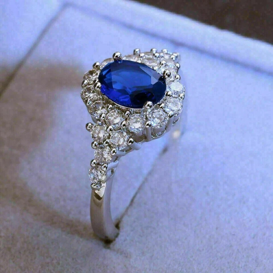 Alianza de diamantes y zafiros azules ovalados creada en laboratorio de 3 quilates con acabado de oro blanco de 14 quilates Foto 2 de 4