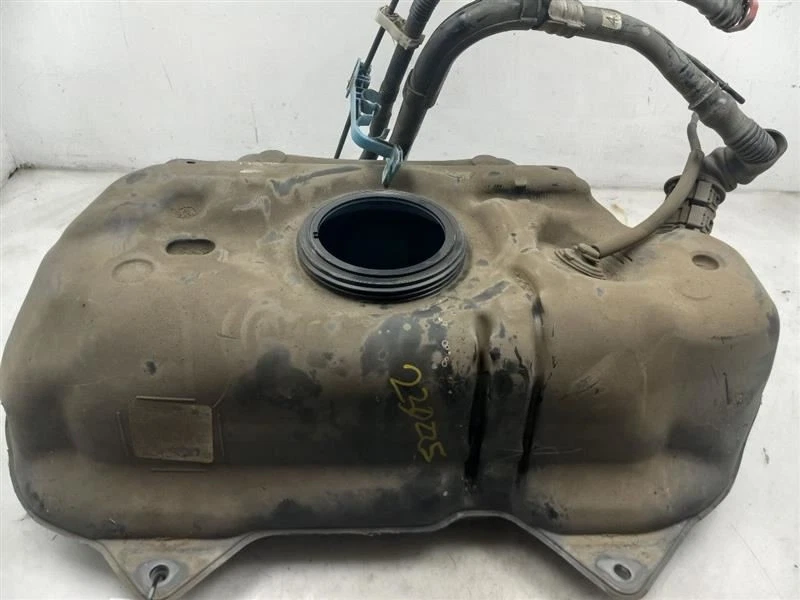 12-19 TOYOTA PRIUS C 1.5L FWD AT 9.5 GALLON GAS FUEL TANK  - Image 2 of 4