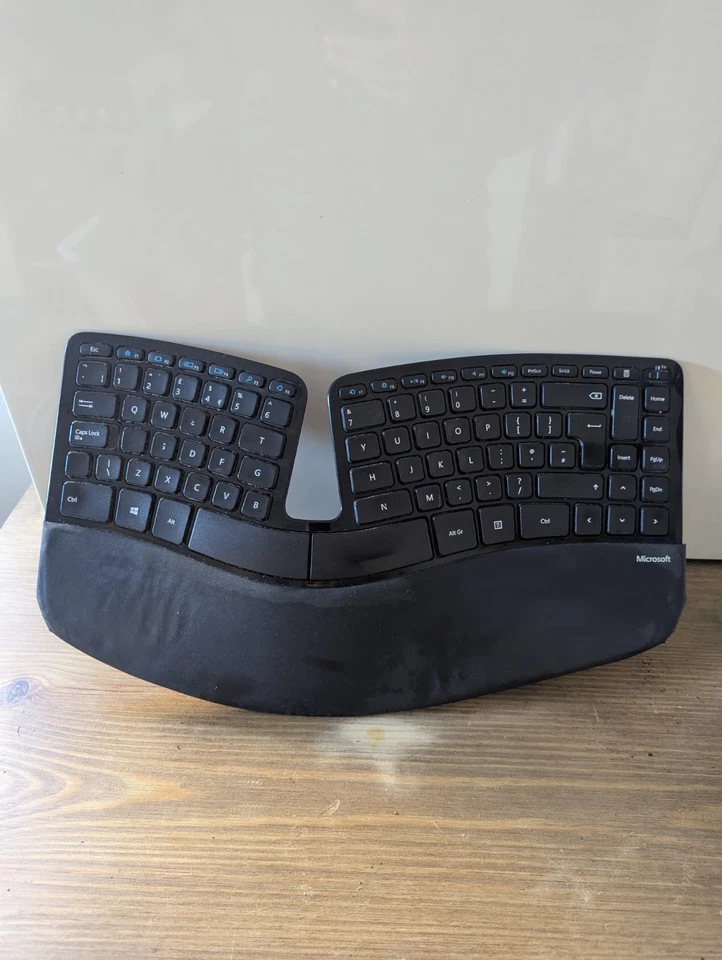 The Microsoft Sculpt Ergonomic Desktop - keyboard + mouse + numeric (L5V-00006) - Image 4 of 4