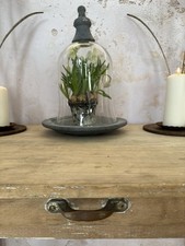 Rustikale Glas Cloche & Steinsockel 