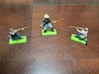 1971 Britians Deetail 7 Calvary-Kneeling Confederate & Union Soldier Kneeling