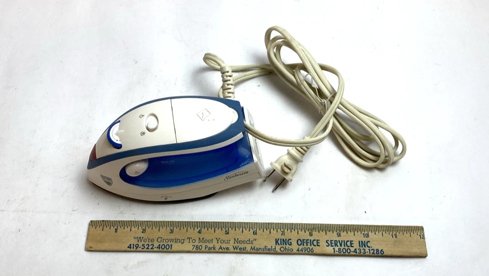 Plancha de Viaje Sunbeam Hot 2 Trot 800W Ligera Doble Voltaje Suela con Vapor Foto 2 de 4