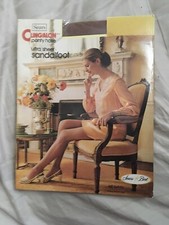 Vintage Sears Cling Alon Nylon Nude pantyhose w/ model Average Beige