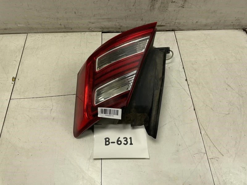 Ford Taurus SE 2015 cuarto trasero derecho montado en panel luz trasera OEM+ Foto 2 de 4