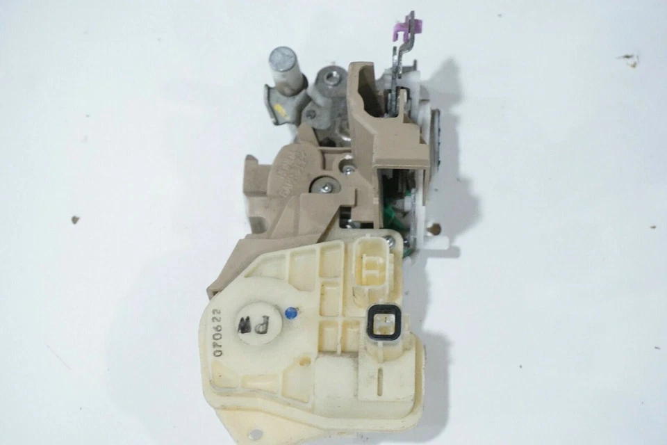 Pestillo de puerta trasera para pasajero Honda Fit 2007-2009 fabricante de equipos originales Foto 4 de 4