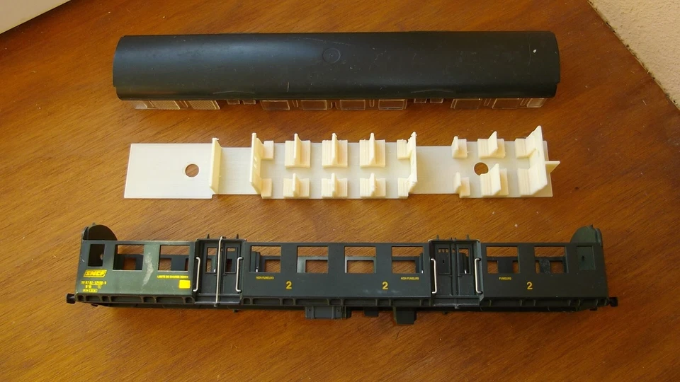 Aménagement intérieur voiture Modernisée ROMILLY SNCF 2ème fourgon JOUEF - Photo 2/4