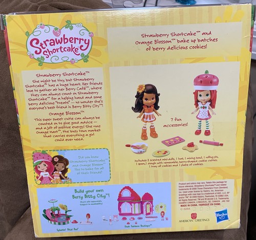 STRAWBERRY SHORTCAKE & ORANGE BLOSSOM COOKIE CELEBRATION MINI DOLLs PLAYSET RARE - Picture 2 of 2