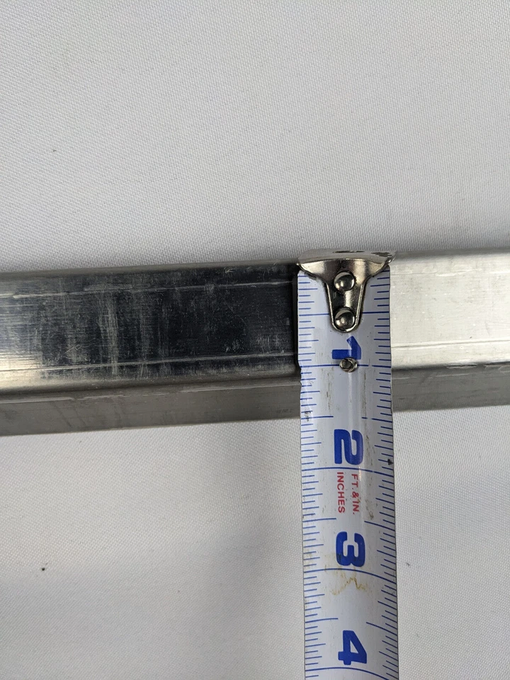 Putco 51623p Stainless Steel Rear Tailgate Cap for 1981 - 1987 Isuzu Mini Truck Foto 4 de 4