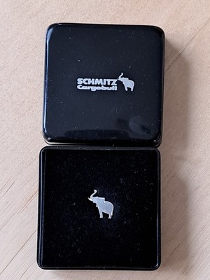 Schmitz Cargobull Pin, silbern, Größe ca. 1 cm