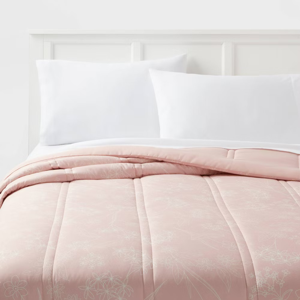 FullQueen Lofty Microfiber Printed Comforter Light PinkWhite Floral - Room 2490₽