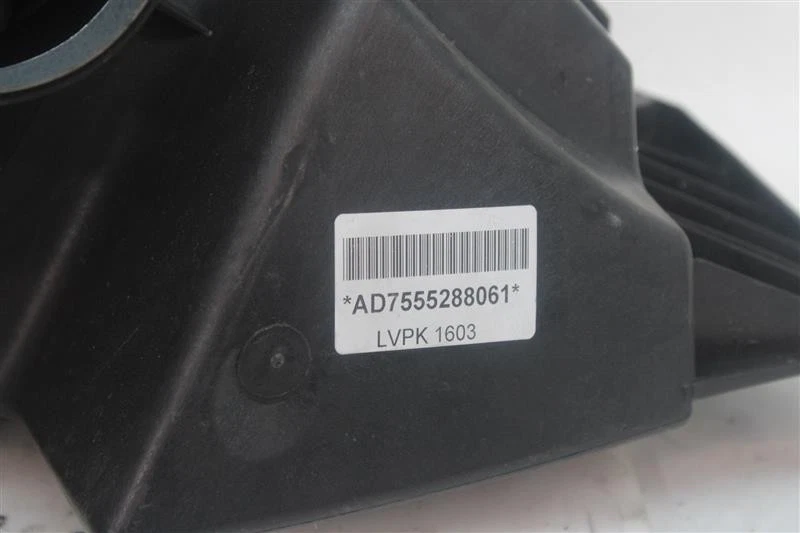 Used Air Cleaner Assembly fits: 2010 Bmw 128I 3.0 Grade A - Image 2 of 4