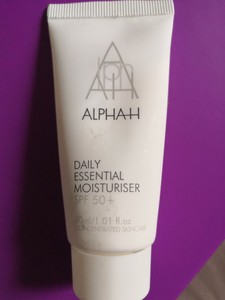 alpha h essential moisturiser