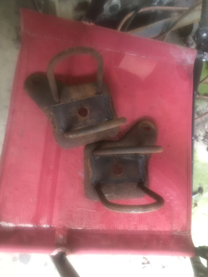 ASIENTOS DE RESORTE Y PERNOS EN U DATSUN 620 72-79 Foto 2 de 3