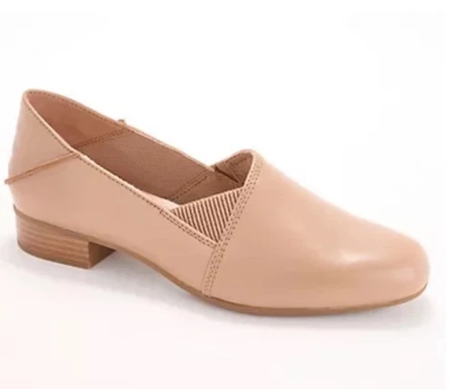 Mocassini slip on nuovi Clarks collezione Juliet Trim in pelle comodi beige taglia 7M