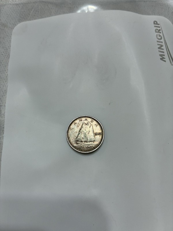 1945 Canada 10 Cents Silver Coin