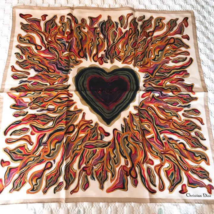 Foulard Christian Dior 68 x 68 cm utilisé plusieurs fois nettoyé mode femme