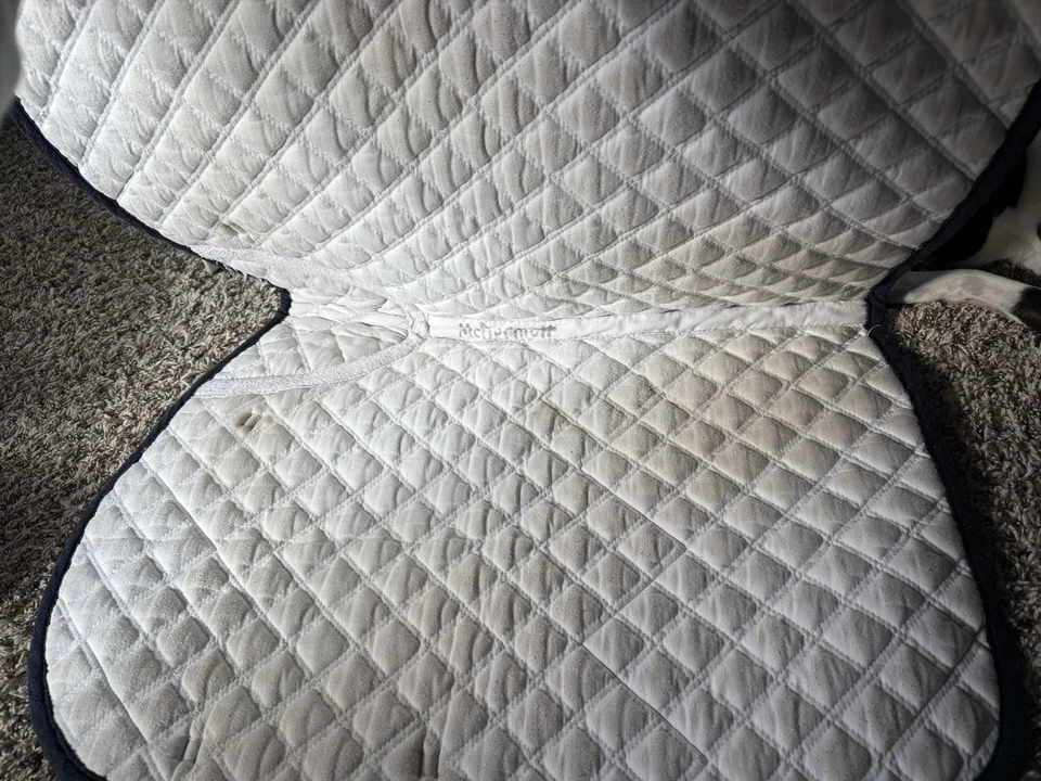 Almohadilla de sillín Beval blanca y azul marino/dorada inglés AP Foto 3 de 4