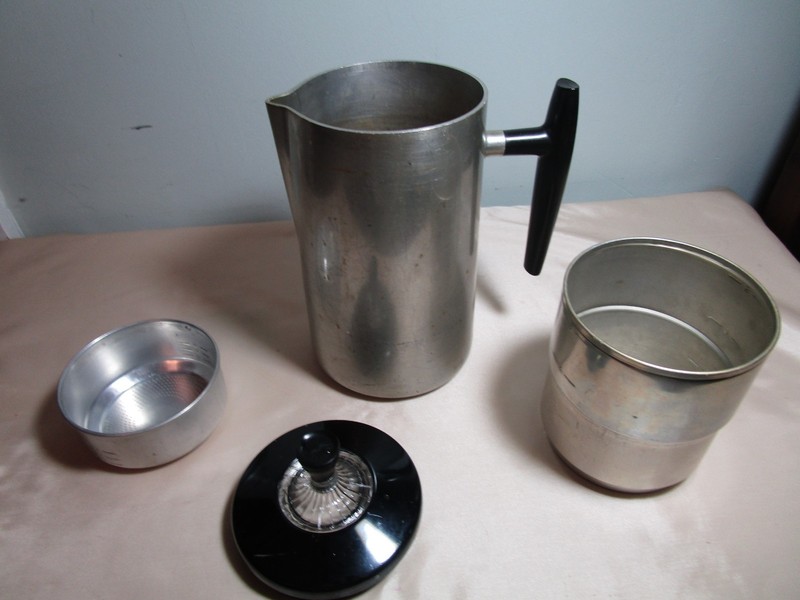 Wear Ever # 968 Stove Top Percolator Coffee Pot Bakelite Handle 1960's aluminum