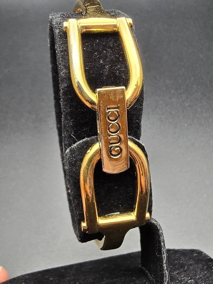 Reloj de cuarzo con brazalete dorado GUCCI 1500 para mujer esfera dorada QZ auténtico usado Japón Foto 4 de 4