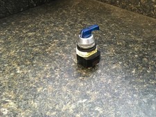 Allen Bradley 800T-16JX20KB7 Spring Return Blue Selector Switch Ser. T  (KB)