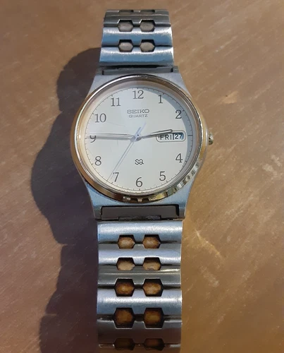 Vintage Seiko Men's Quartz Watch 5Y23 8A70 w Original Band & New Bat