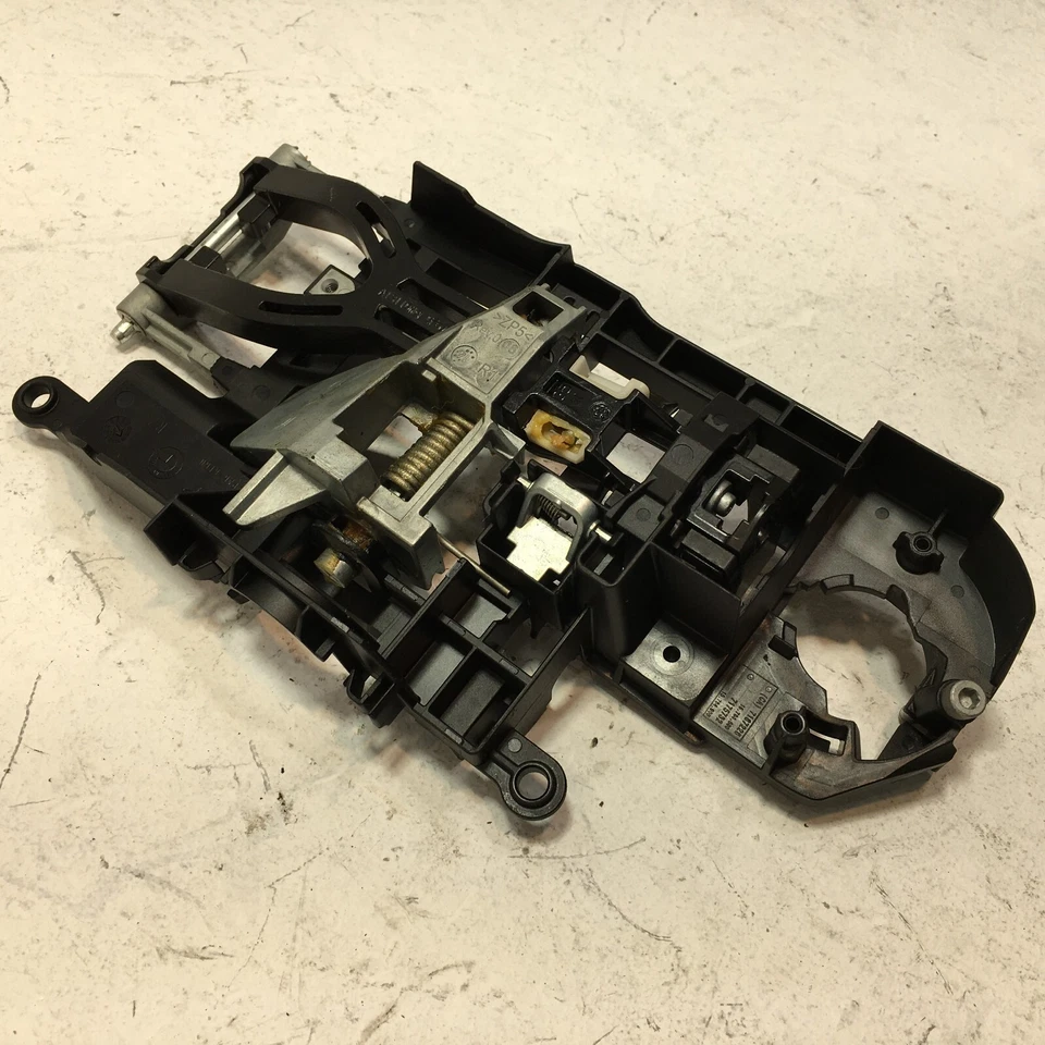 Suporte base maçaneta traseira direita do passageiro BMW 550i xDrive 2011-2016 fabricante de equipamento original - Imagem 2 de 4