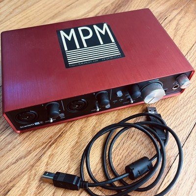 PRE OWNED FOCUSRITE SCARLETT 2I 4 (P23016244)