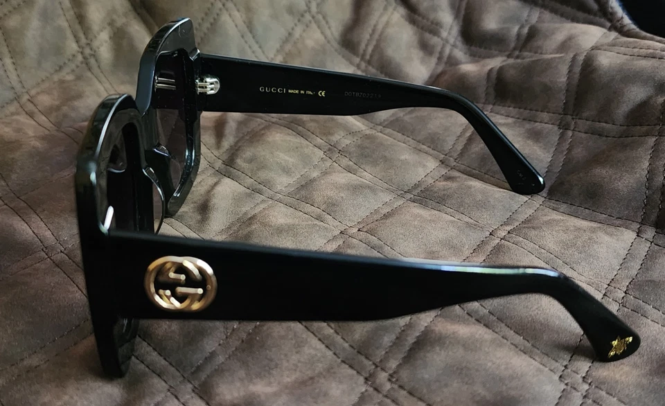 Gucci Raised Interlocking GG Black Oversized Butterfly Sunglasses 100% Authentic - Image 2 of 4