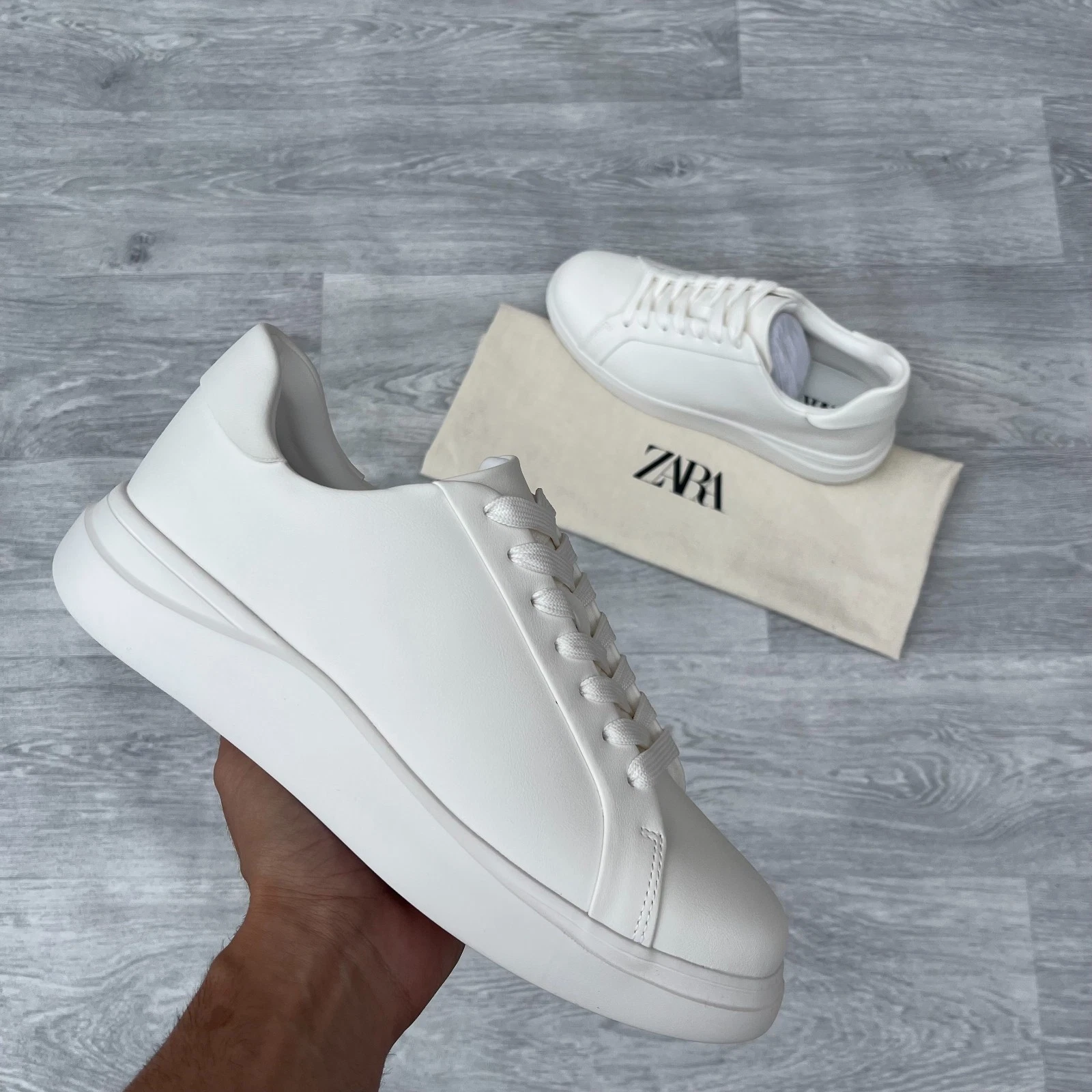ZARA Chunky Cupsole Monochrome Smart Trainers - White [2201/520/001]
Opens in a new window or tab