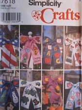 7618 UNCUT Simplicity SEWING Pattern Appliqued Seasons Door Bows Craft OOP SEW