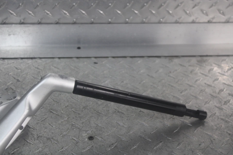 2006 BMW R1200RT HANDLEBAR CLIP ON SET 32717682803 32717682804 - Image 4 of 4