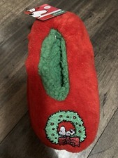 NWT Peanuts Christmas Snoopy Wreath Snuggle Toes Socks Slippers Size 4 - 10
