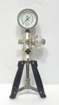 #ad SI INSTRUMENT TP1 40 PRESSURE CALIBRATION HANDHELD TEST PUMP 40BAR 600PSI 100906 $315.00
