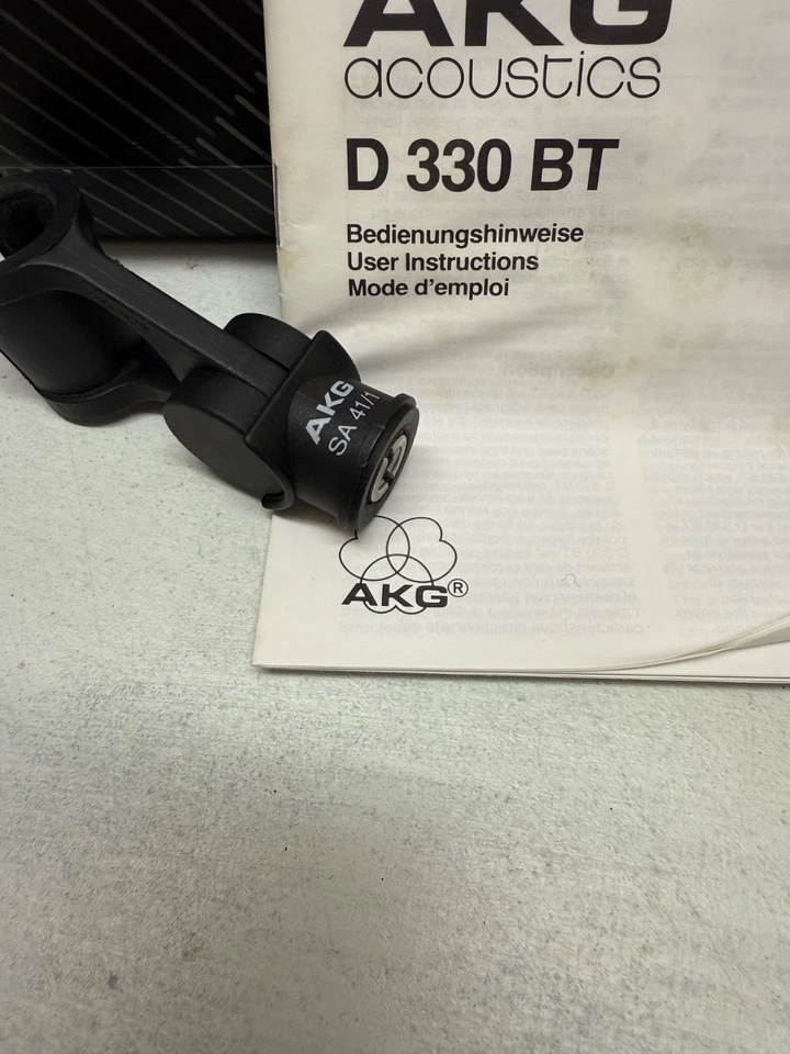 AKG D 330 BT Dynamisches Mikrofon mit Case und Klemme - Bild 2 von 4