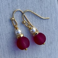 Min Favorit Fuchsia Pink Sea Glass, White Freshwater Pearl  Gold Pl Earrings