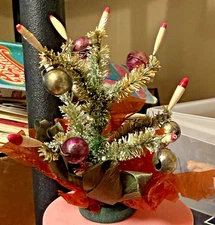 OLD VINTAGE JAPAN FEATHER MINIATURE DOLL HOUSE CHRISTMAS TREE W ORNAMENTS NICE