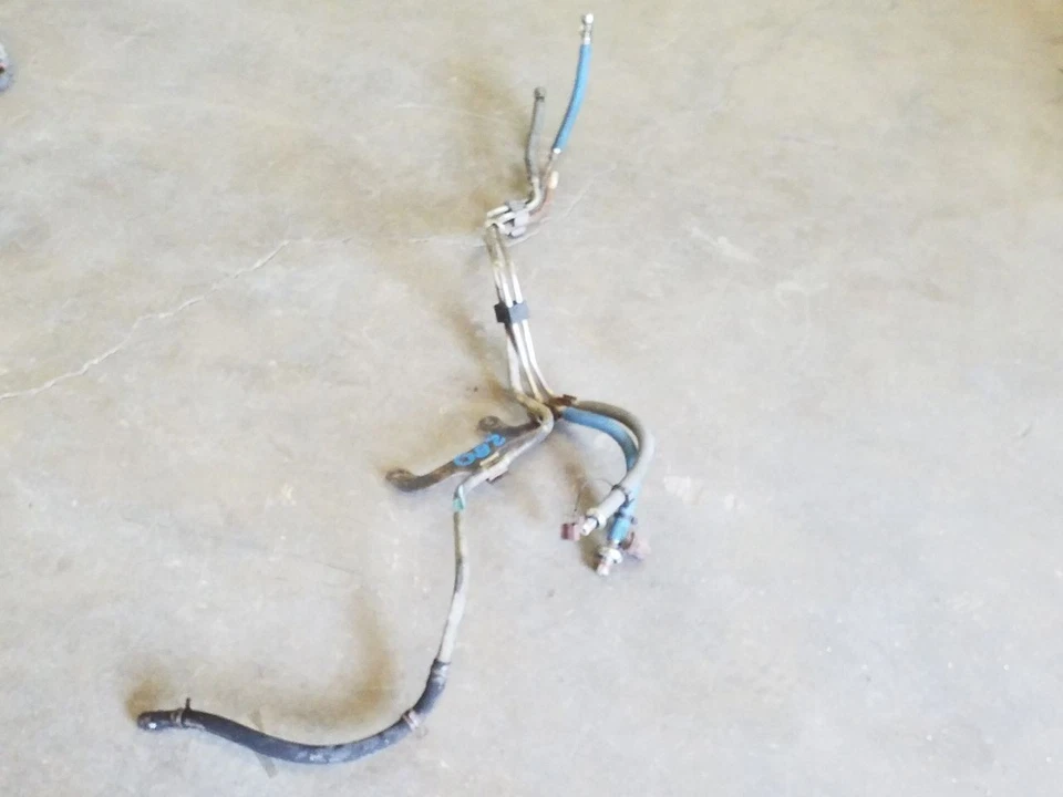 Líneas de combustible de transmisión superior de 6,8 L | Se adapta a Ford Excursion 2000-2005 Foto 2 de 4