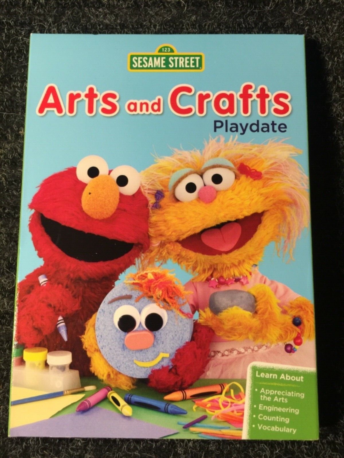Sesame Street Arts and Crafts Playdate (DVD)....…...........BRAND NEW