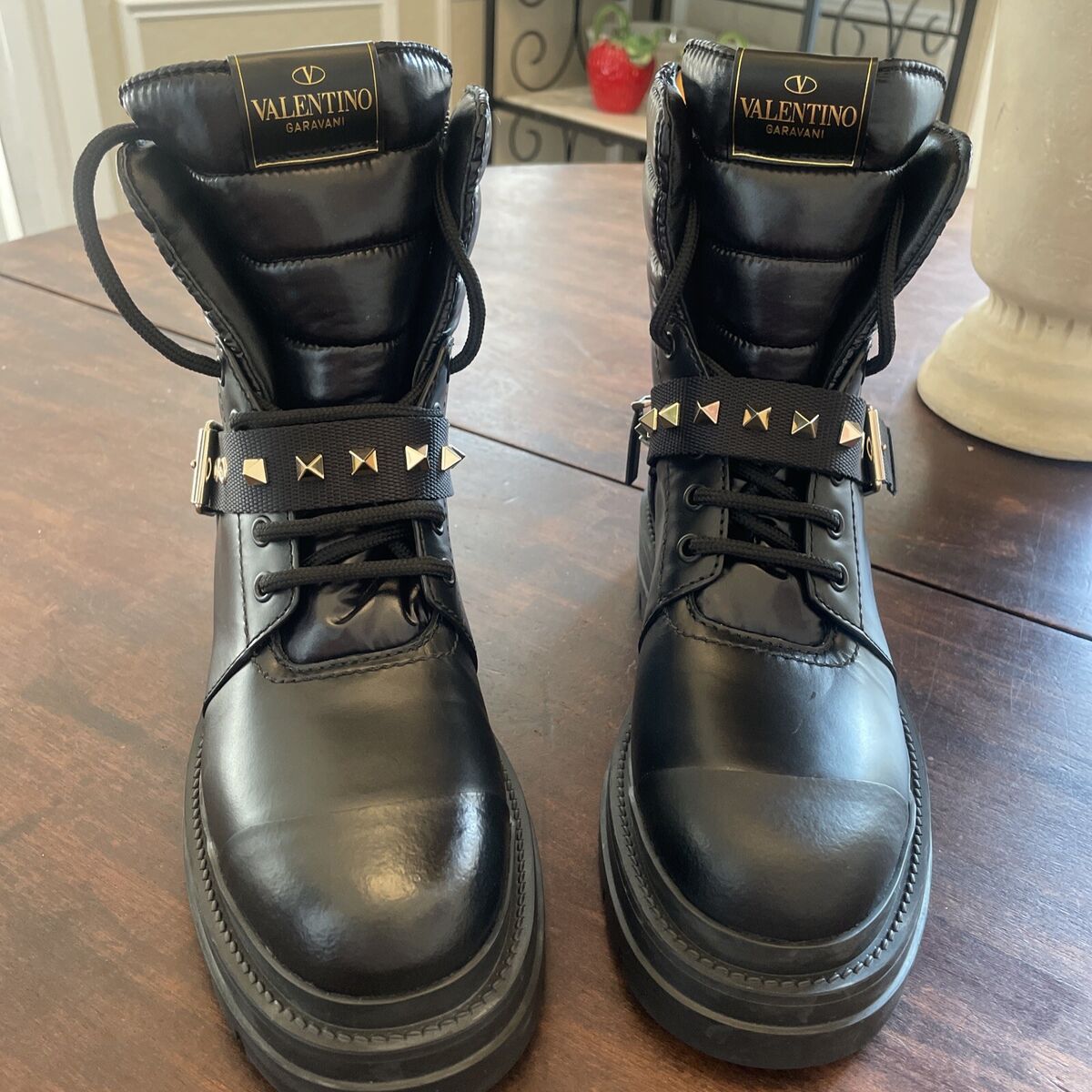 Valentino Garavani VSW CLO 2 New Size 36 Rock Star Combat Valentino Garavani VSW CLO 2 New Size 36 Rock Star Combat