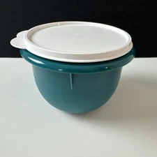 Tupperware Small Ultimate Mixing Bowl Dark Teal With White Seal 5 Cup / 1.1L