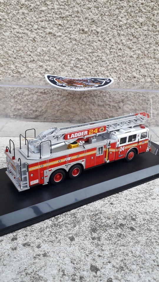 véhicule miniature camion code 3 pompier new york FDNY ladder 24 fire - Photo 2/4