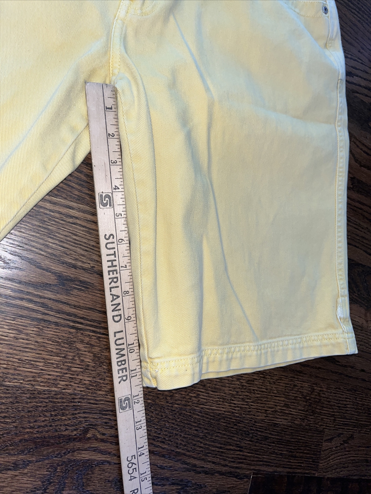 Hiphop History Bare the billion dollar jeans club Shorts size 31 Yellow - View 12
