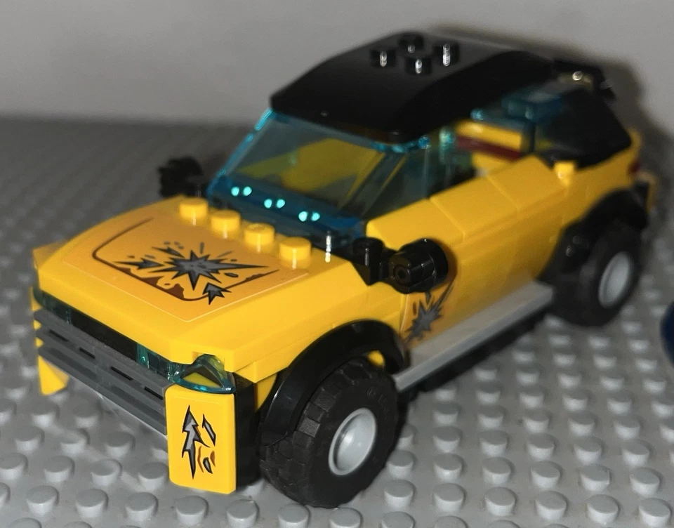 Lego 76176 Super Heroes Escape from The Ten Rings Set W/ Minifigures - Image 3 of 4